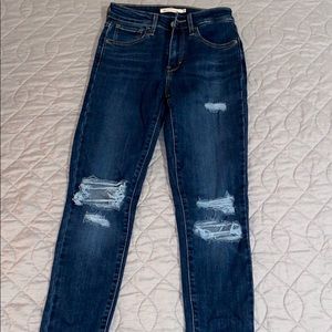 Levi’s Ripped Jeans!